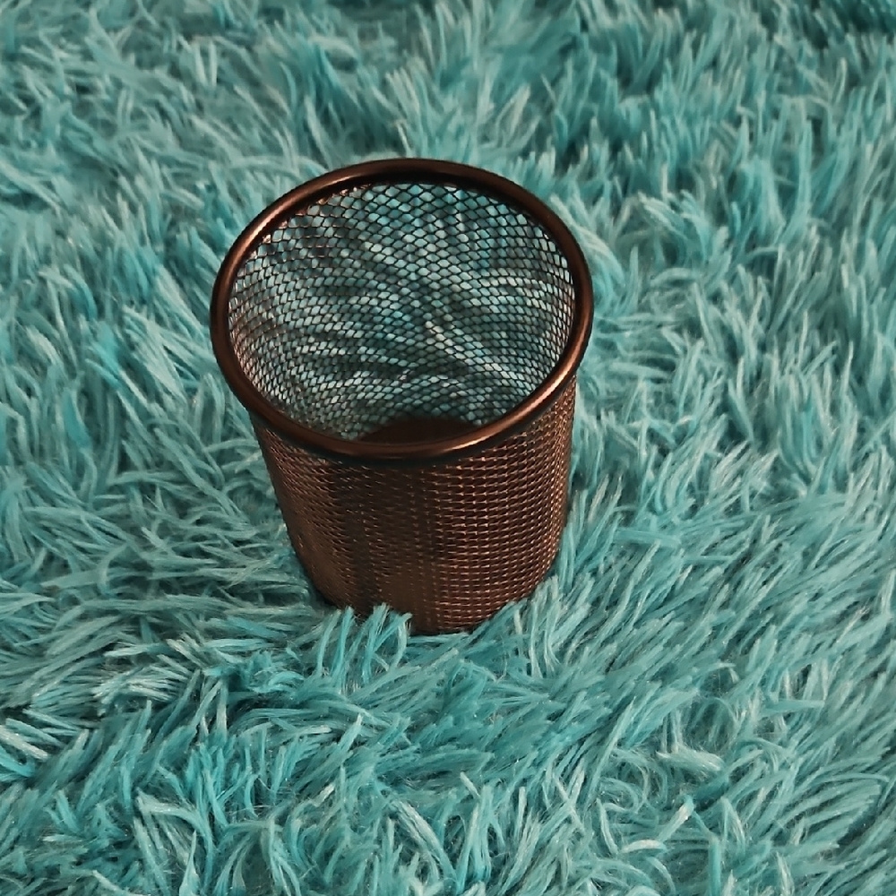 Classic Black Metal Mesh Pencil Cup — Compact Desk Organizer